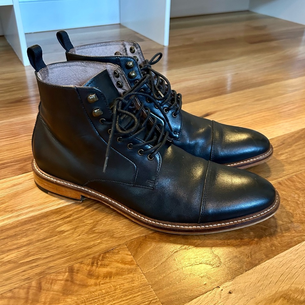 Banana Republic cap toe boots Sz8